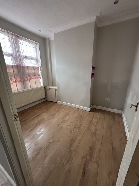 Property photo 3 of 11 Photo 2