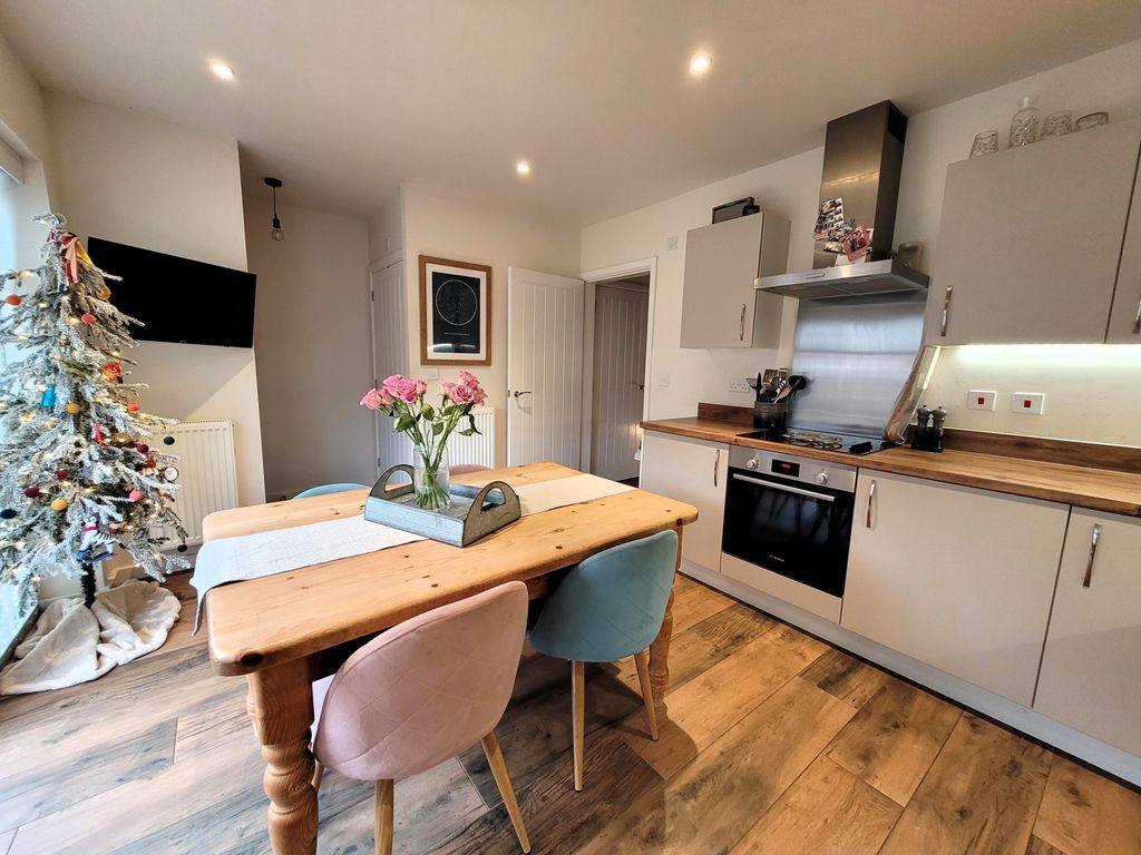 Property photo 2 of 12 1000066937