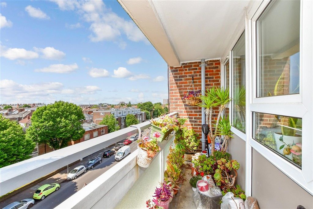 Property photo 2 of 7 Balcony / Terrace