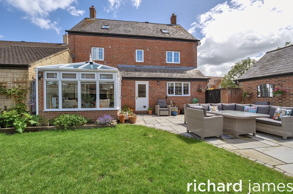 Property photo 2 of 18 2c58B8F3ba0446Da90A544Fd981c933A