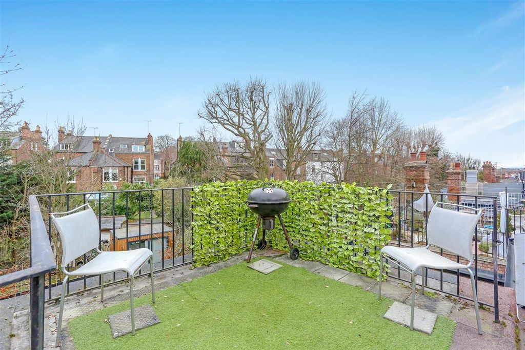 Property photo 2 of 19