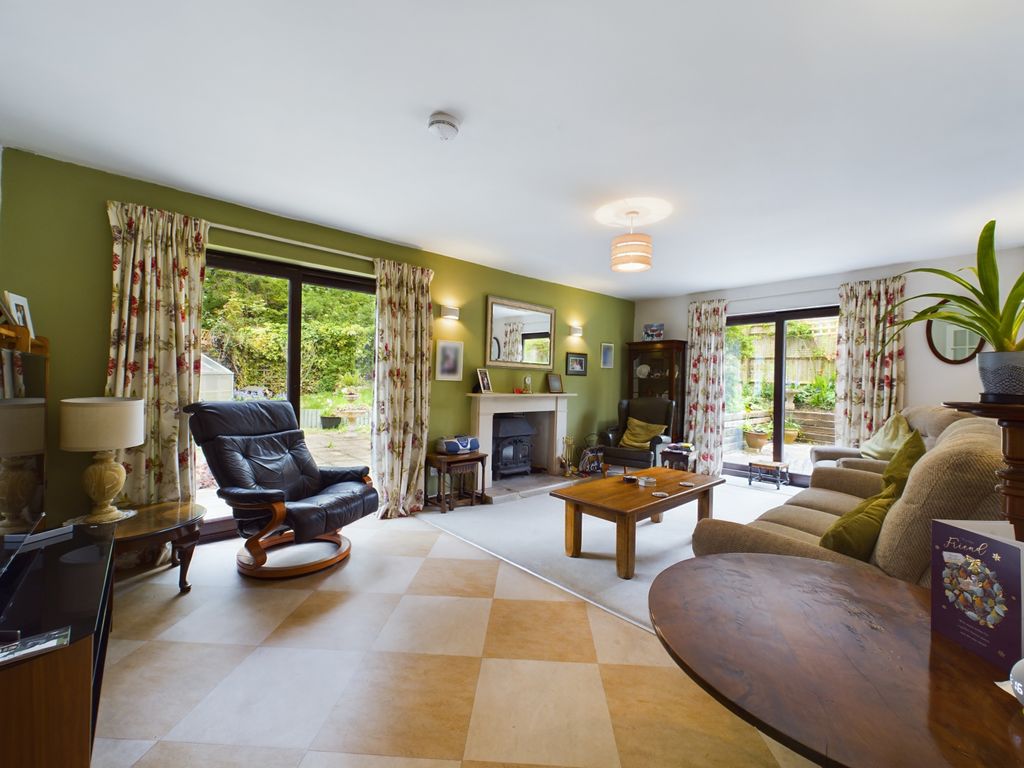 Property photo 3 of 14 Cam01740G0-Pr0030-Still005