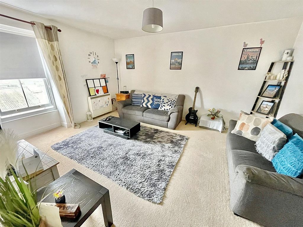 Property photo 3 of 10 d0A9Fb3F-1342-445d-9636-29E8398c119c.Jpg