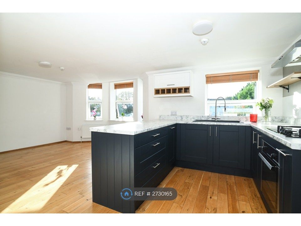 Property photo 3 of 8 Kitchen