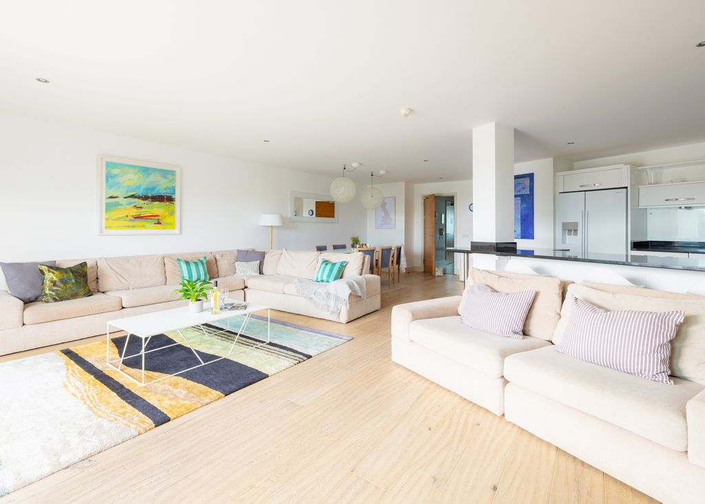 Property photo 2 of 24 Gallery