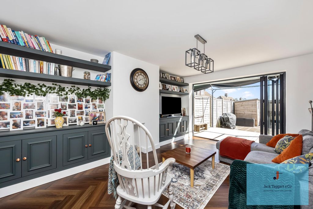 Property photo 2 of 30 Living Room