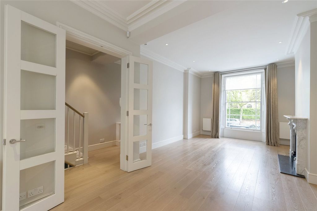 Property photo 3 of 23 Reception