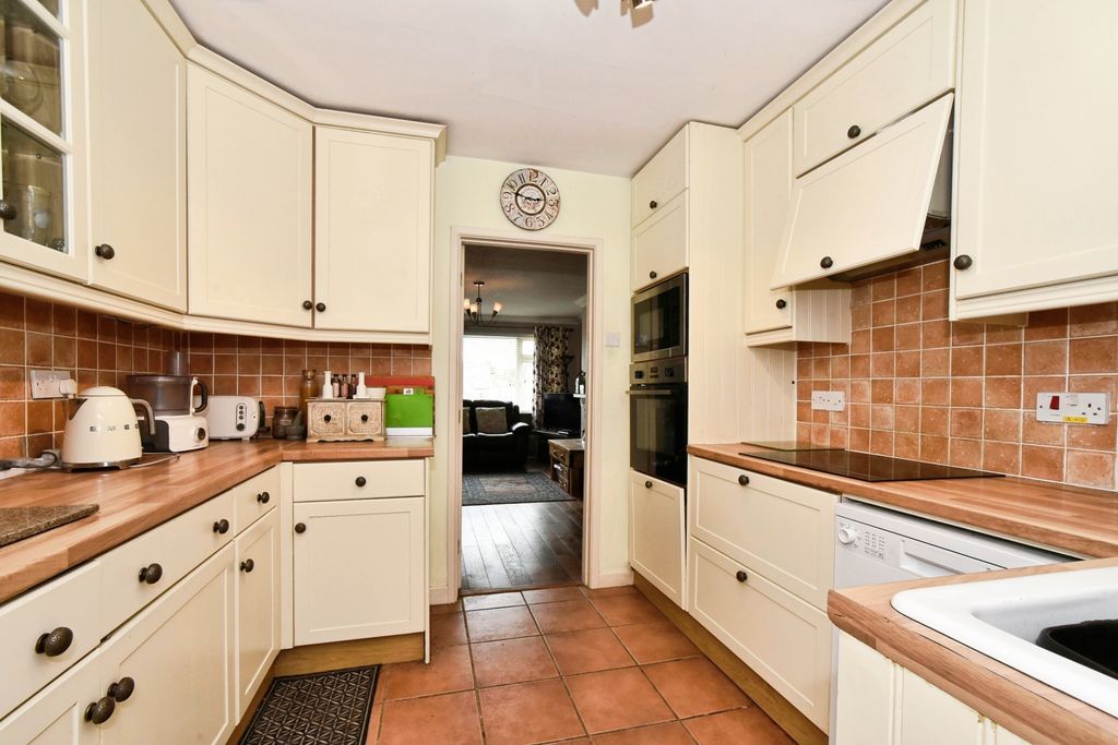 Property photo 3 of 21 Kitchen/Dining Room