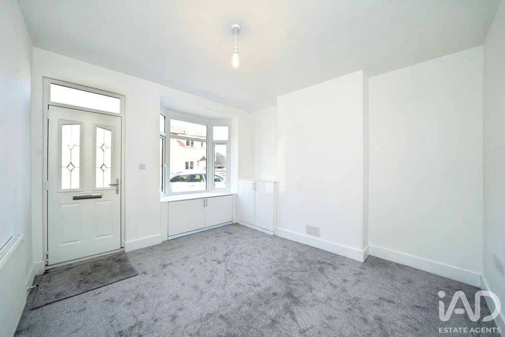 Property photo 2 of 35