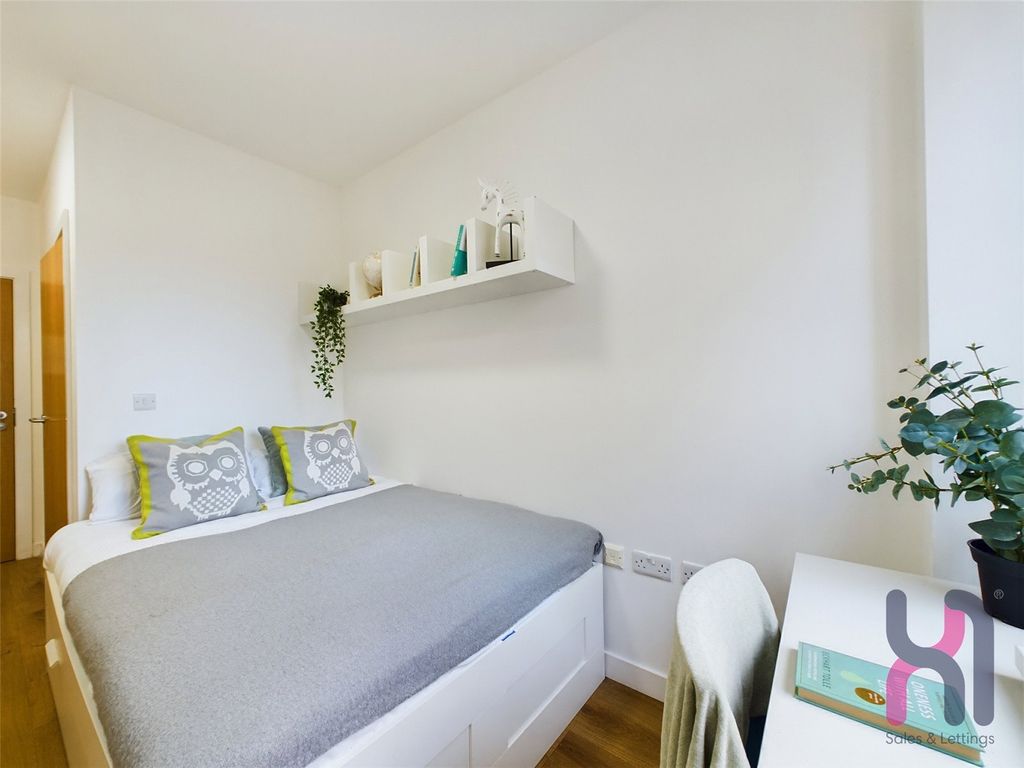 Property photo 2 of 9 Picture No. 21