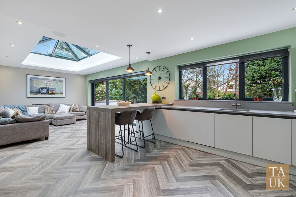 Property photo 2 of 44