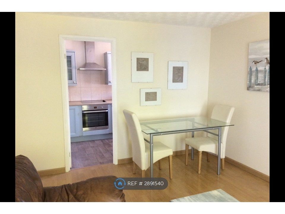 Property photo 3 of 12 Lounge Into Kitchen