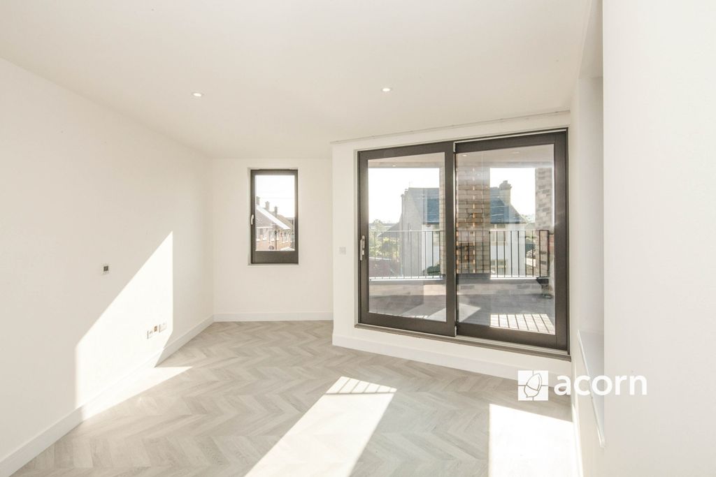 Property photo 2 of 12 017781F6-E89d-F01...