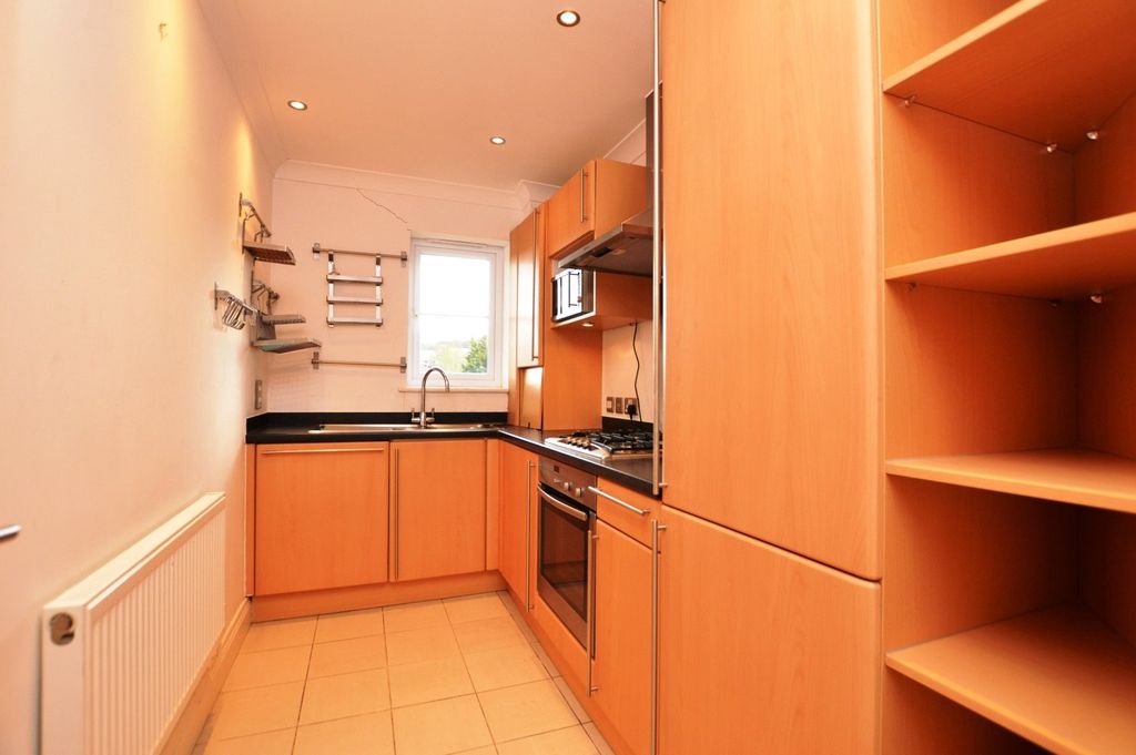 Property photo 2 of 9 Kitchen