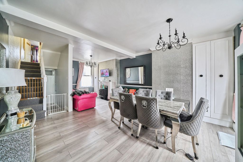 Property photo 2 of 20 Pbox-Img.Jpg