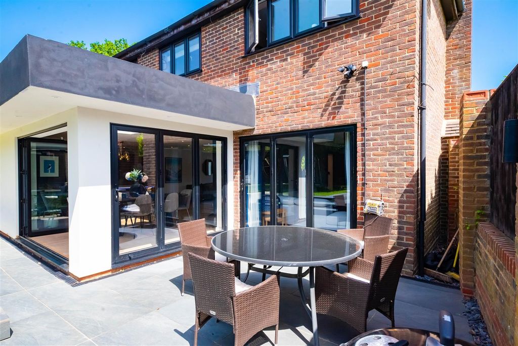 Additional image 15 of 6 bed detached house for saleSorrel Drive, Lightwater GU18