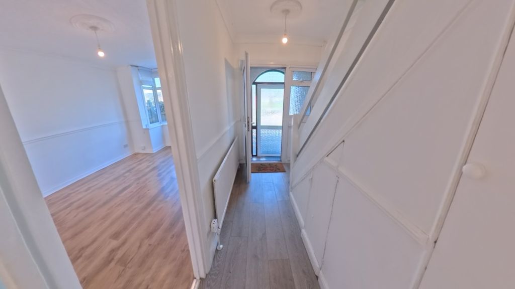 Property photo 3 of 18 Hallway