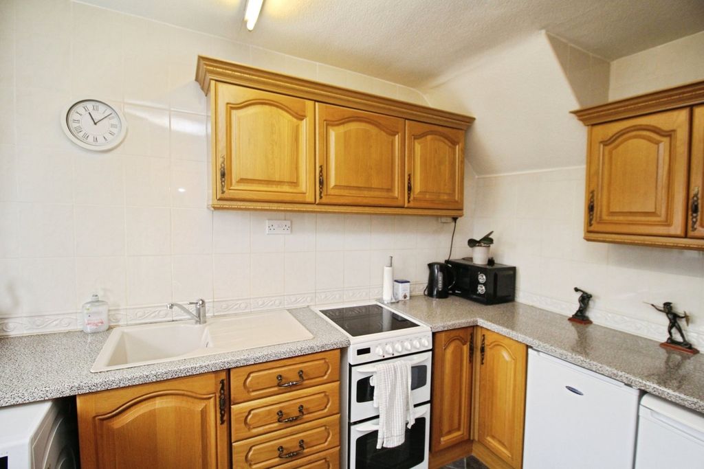 Property photo 3 of 19 Kitchen