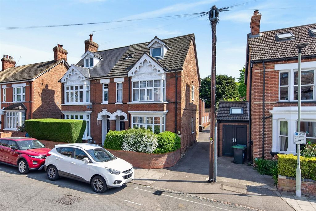 Property photo 1 of 20 Flat3-65Fosterhillrdweb01.Jpg