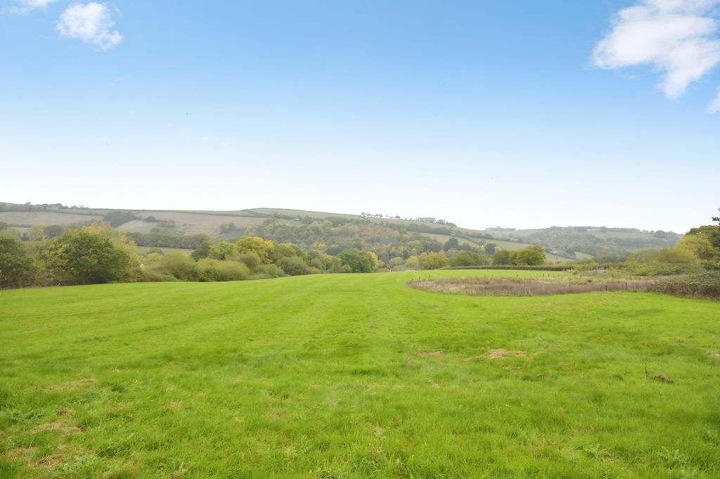 Property photo 3 of 10 Pbox-Img.Jpg