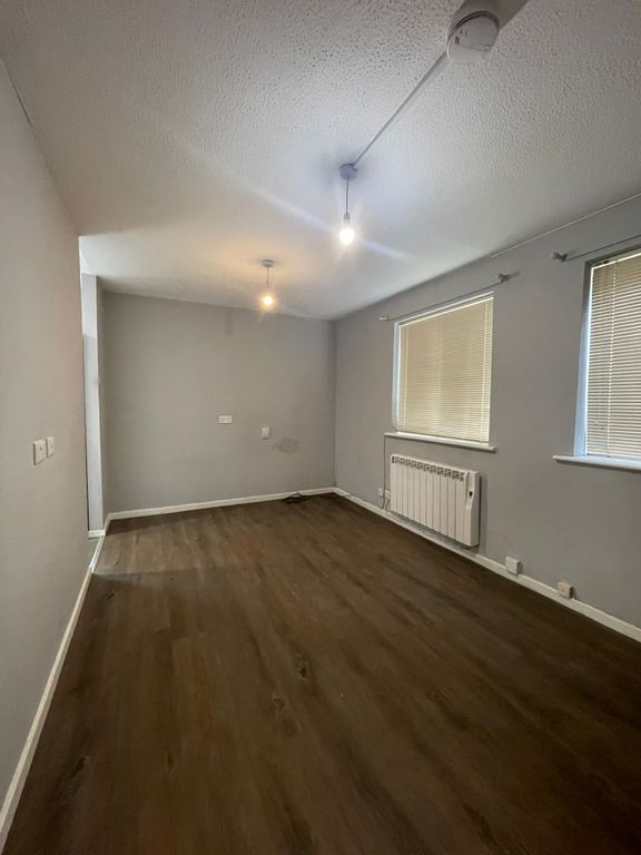 Property photo 3 of 9 1