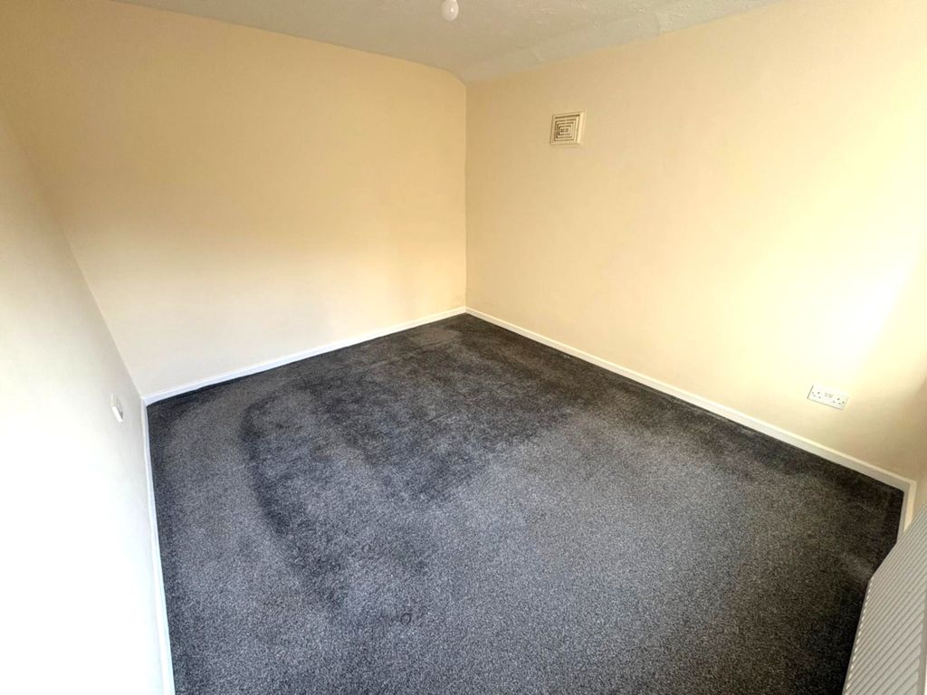 Property photo 3 of 6 Bedroom2.Jpg