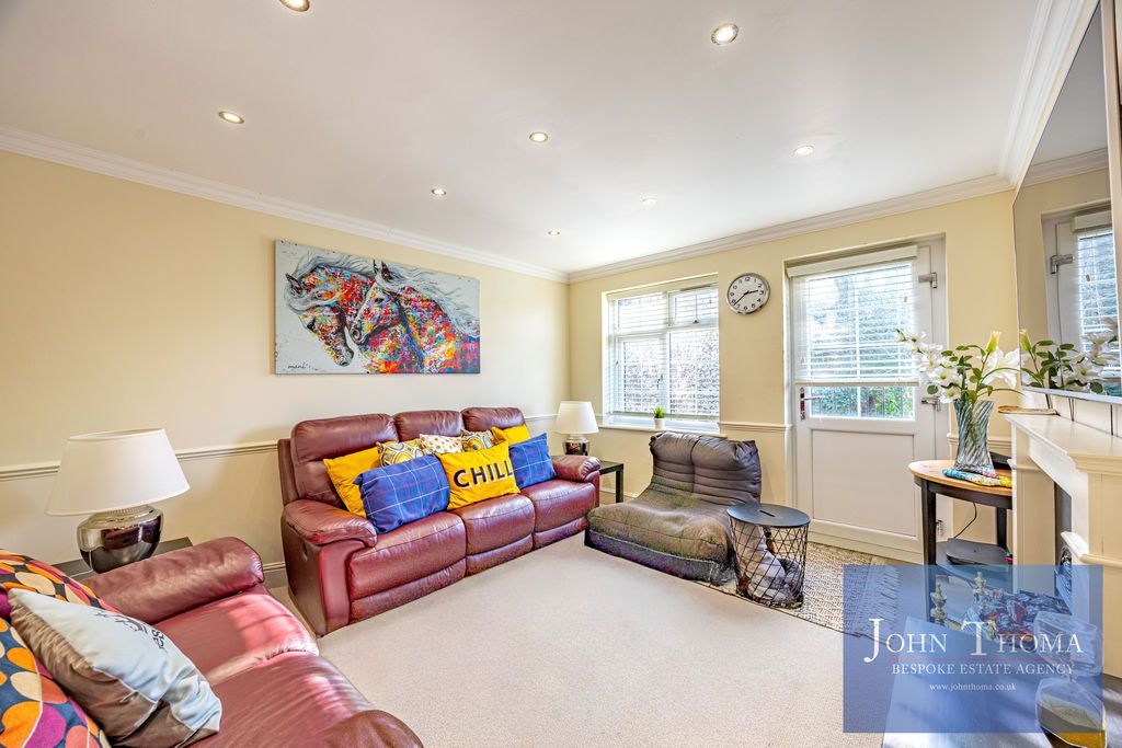 Property photo 2 of 10 Photo 2