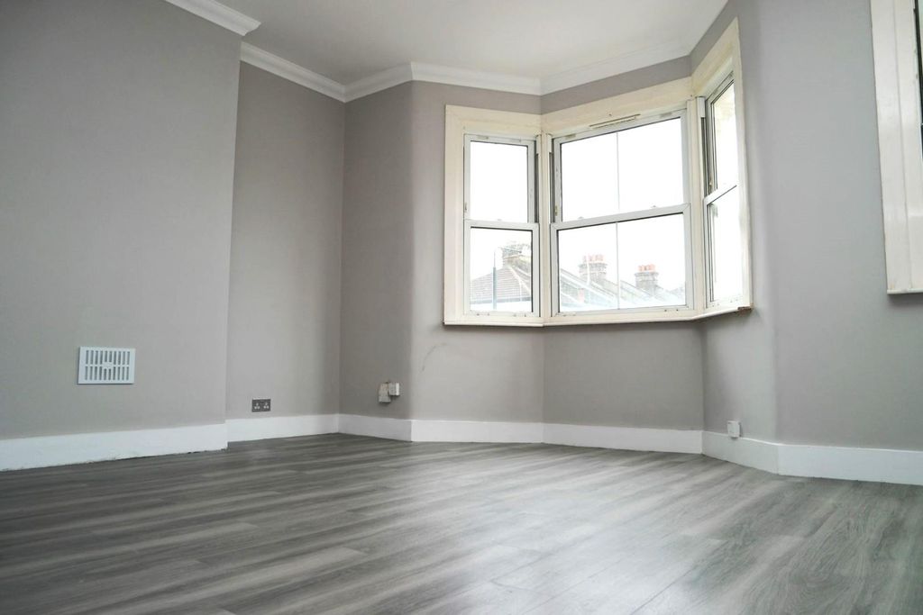 Property photo 1 of 7 Avon-000615-P-O-4Ur0Tc290.Jpg
