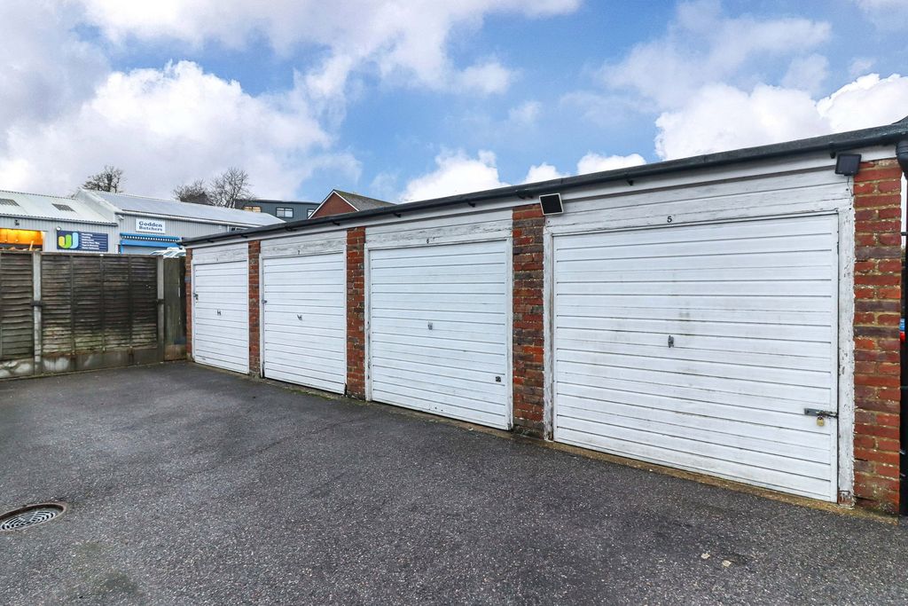 Additional image 13 of 2 bed flat for saleMasons Court, Berkhampstead Road, Chesham HP5