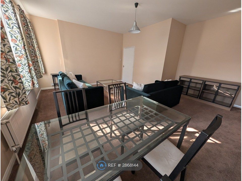 Property photo 3 of 11 Living/Dining Room