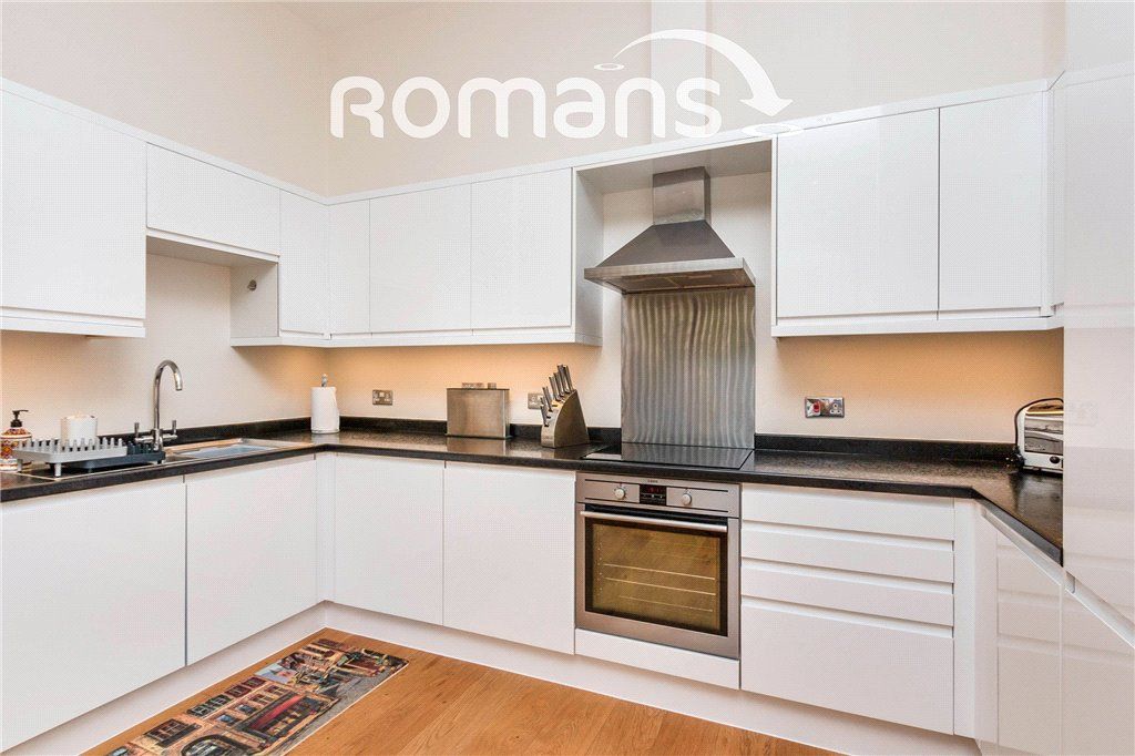Property photo 2 of 10 Kitchen