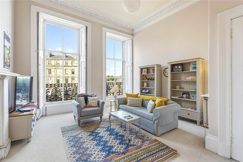 Property photo 2 of 26 8/2 Bellevue Terrace