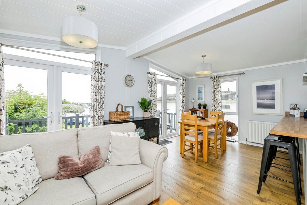 Property photo 3 of 15 Pbox-Img.Jpg