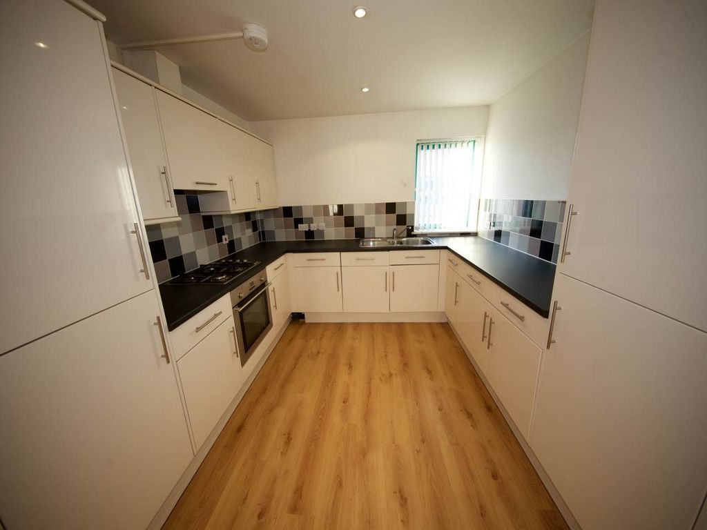 Property photo 1 of 11 2 Panmure - Kitchen