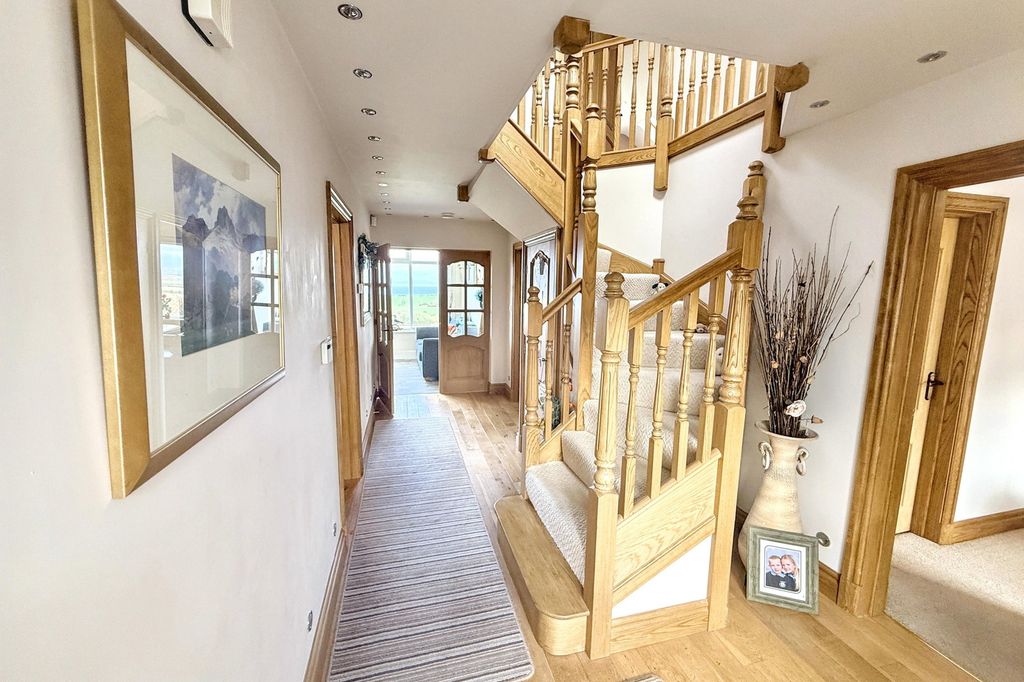 Property photo 2 of 25