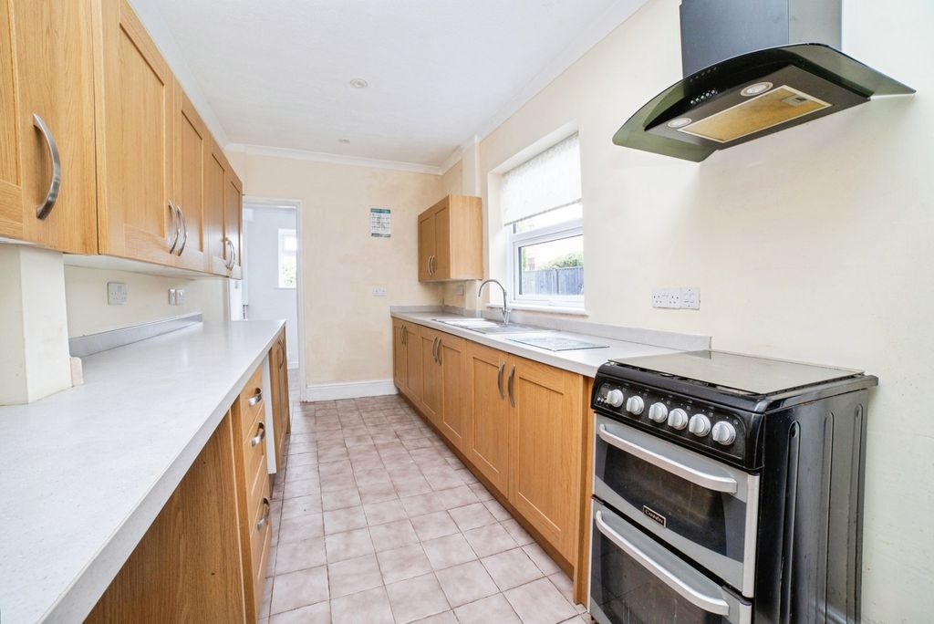 Property photo 2 of 16 Kitchen