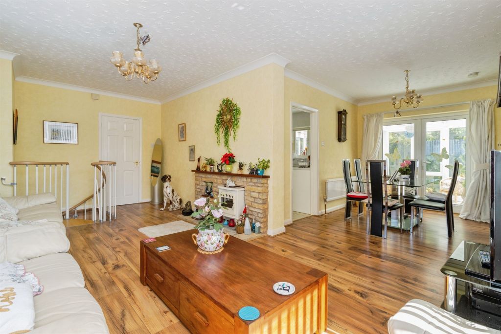 Property photo 2 of 27