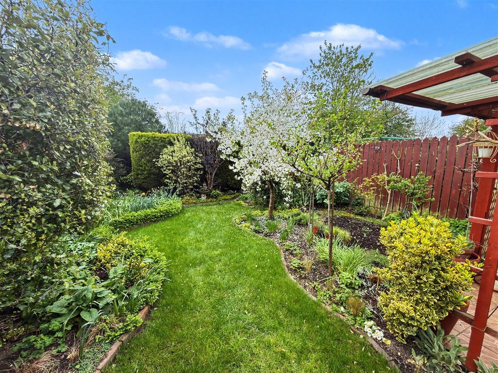 Property photo 2 of 17 Outside