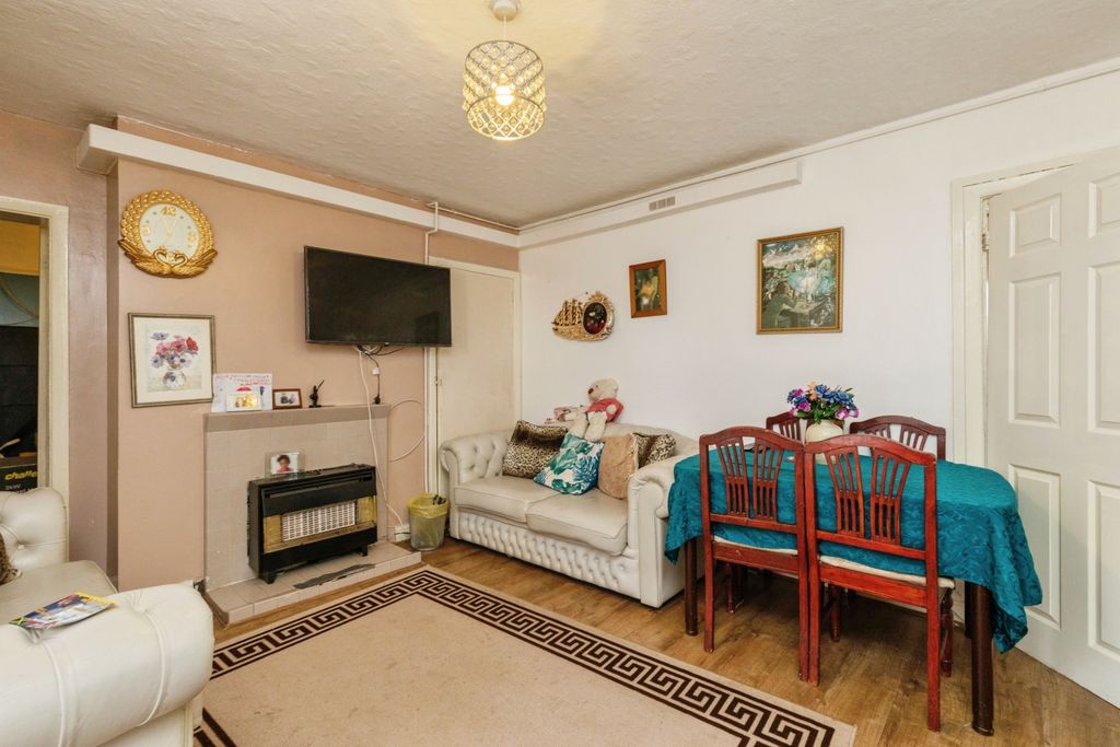 Property photo 3 of 16 Living / Dining Room