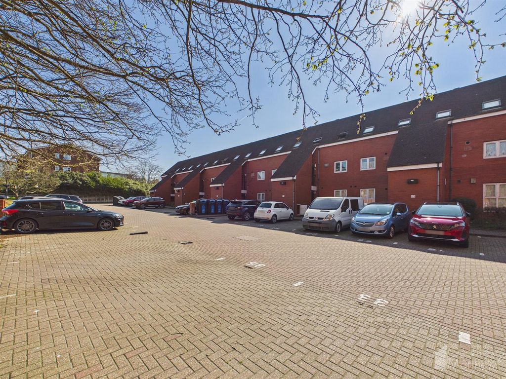 Property photo 2 of 10