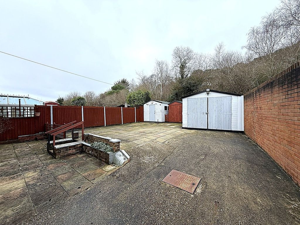 Property photo 2 of 27