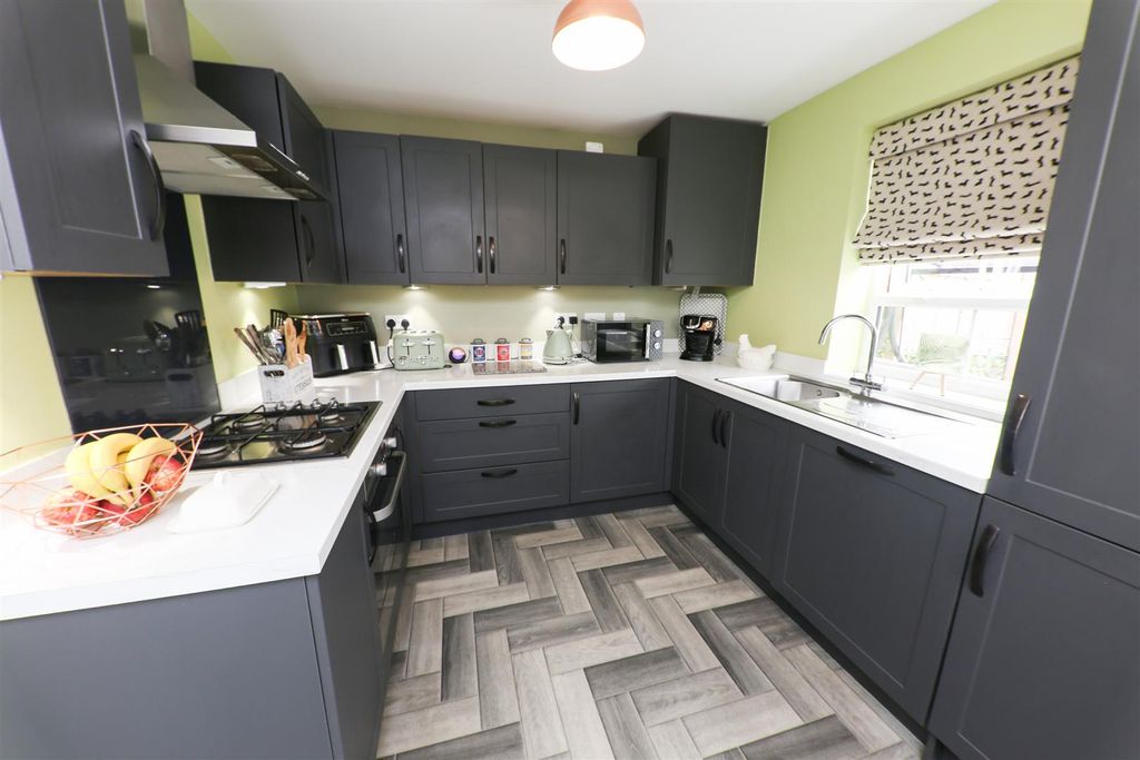 Property photo 3 of 17 Dining Kitchen