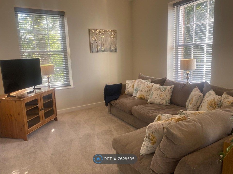 Property photo 3 of 10 Living Room