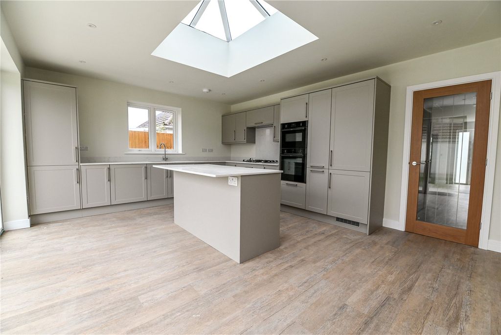 Property photo 2 of 17 Kitchen