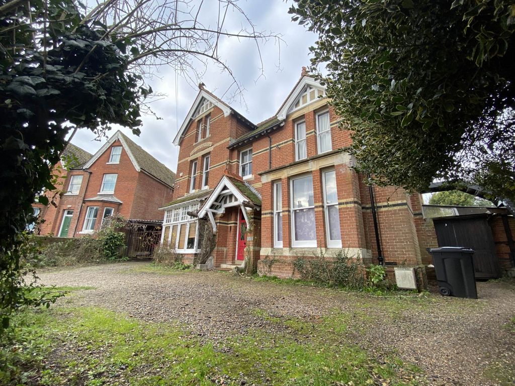 Property photo 2 of 7