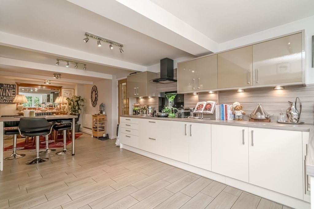 Property photo 3 of 54