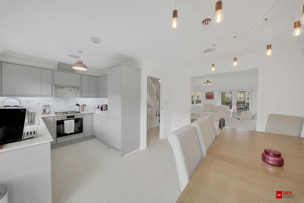 Property photo 3 of 26