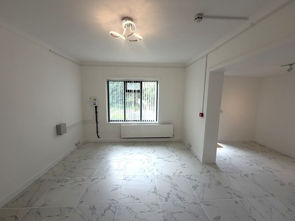 Property photo 3 of 8 Photo 9