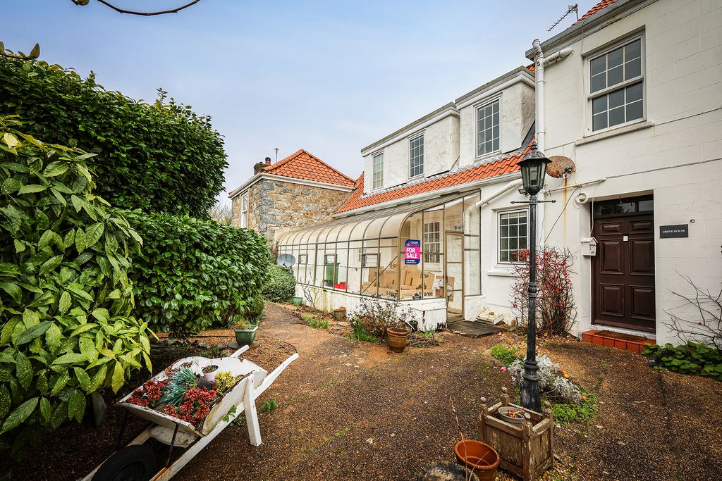 Property photo 1 of 25 Photo 0