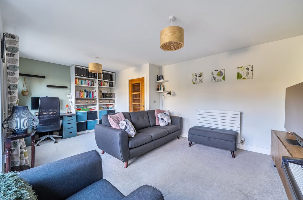 Property photo 3 of 17 1429575-11-69bae2...